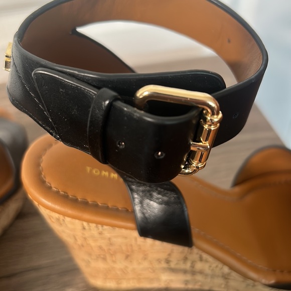TOMMY HILFIGER BLACK LEATHER WEDGES SANDALS WITH ANKLE STRAPS IN SIZE 7.5 M - Picture 5 of 10